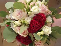 bruidsbloemwerk-bloemcrea-roze-witte-rozen