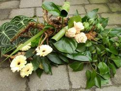 ellen-deelen-natuurlijke-bloem-creaties-graftoef-met-gerbera-en-rozen